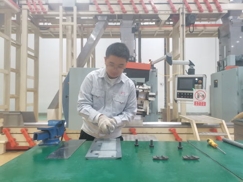 江西中煙廣豐卷煙廠 青年引領(lǐng)技術(shù)革新，學(xué)習(xí)賦能設(shè)備維修新篇章